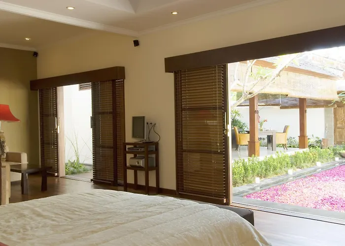 Ellora 4*
