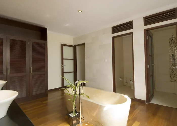 Ellora 4*