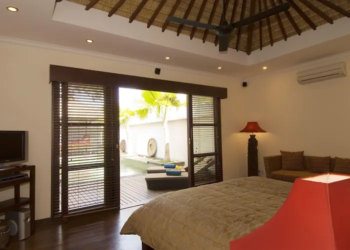 Ellora Hotel