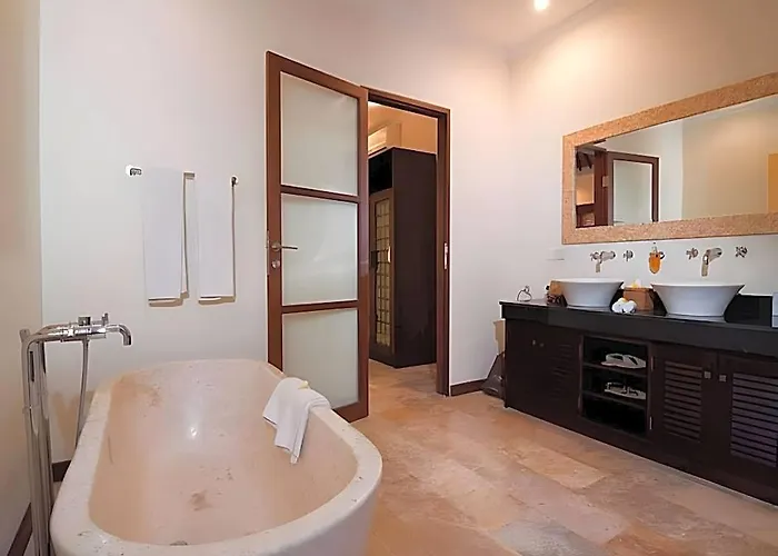Ellora 4*