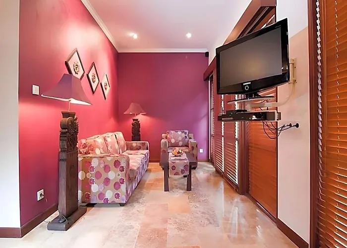 Ellora Hotel