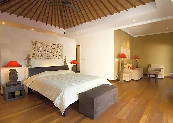 Ellora Hotel