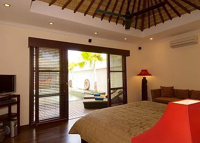 Ellora Hotel